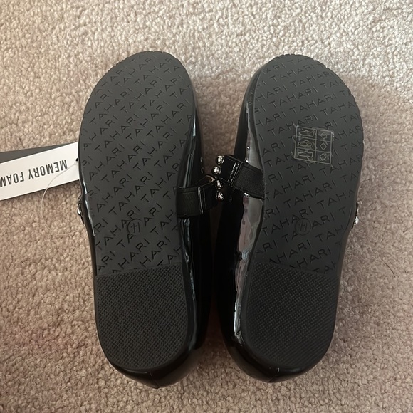 Tahari Ballet Shoes with Pearl Details - Picture 4 of 6